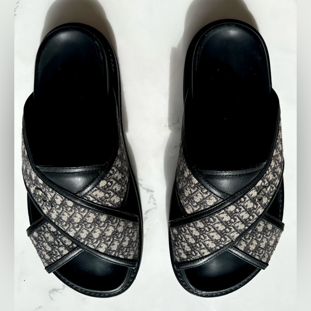 Dior Aqua Sandal Black & Grey
Oblique Jacquard Slides